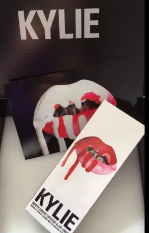 In Hand Kylie Jenner Lip Kit 22 Matte Liquid Lipstick And Lipliner New by Kylie