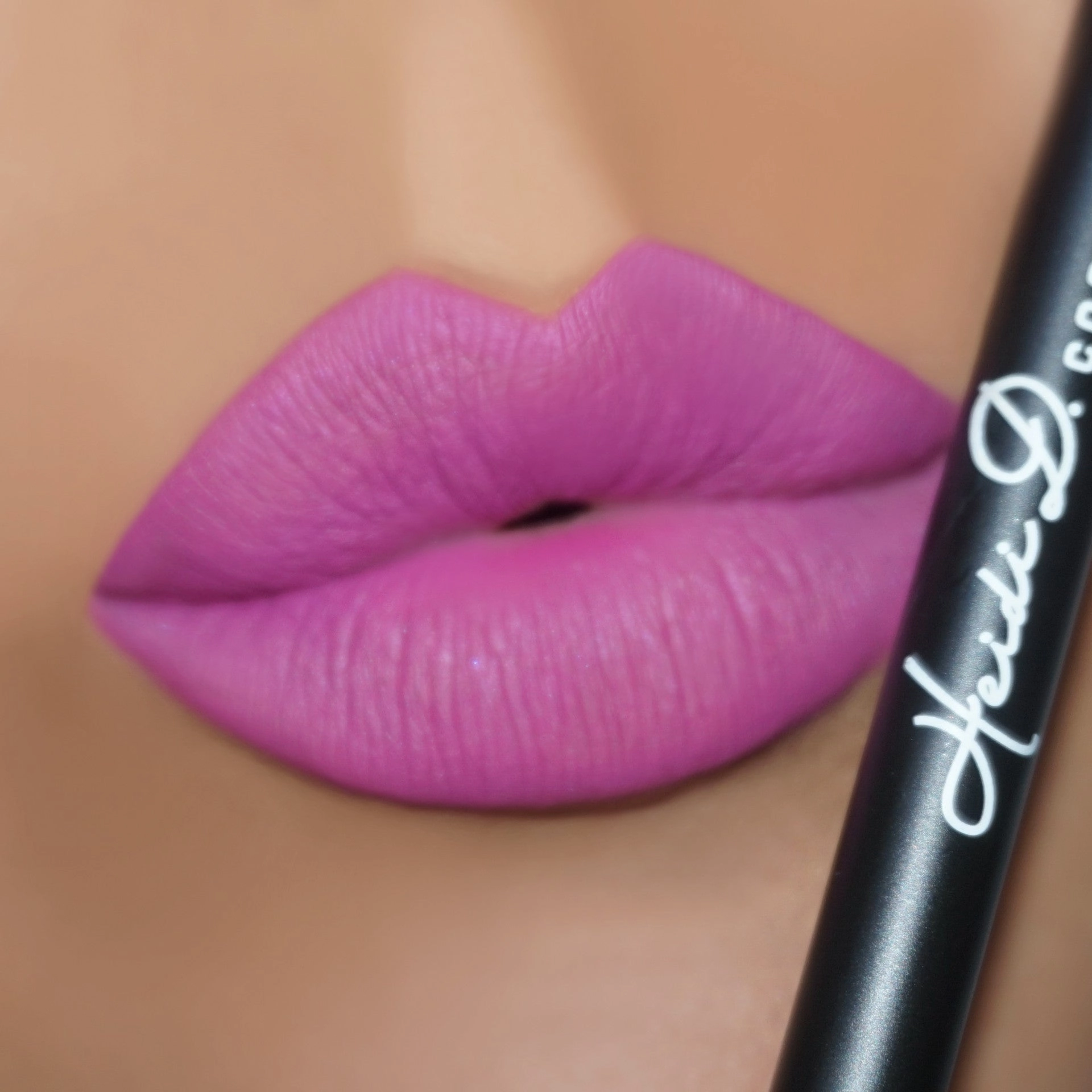 LIP LINERS