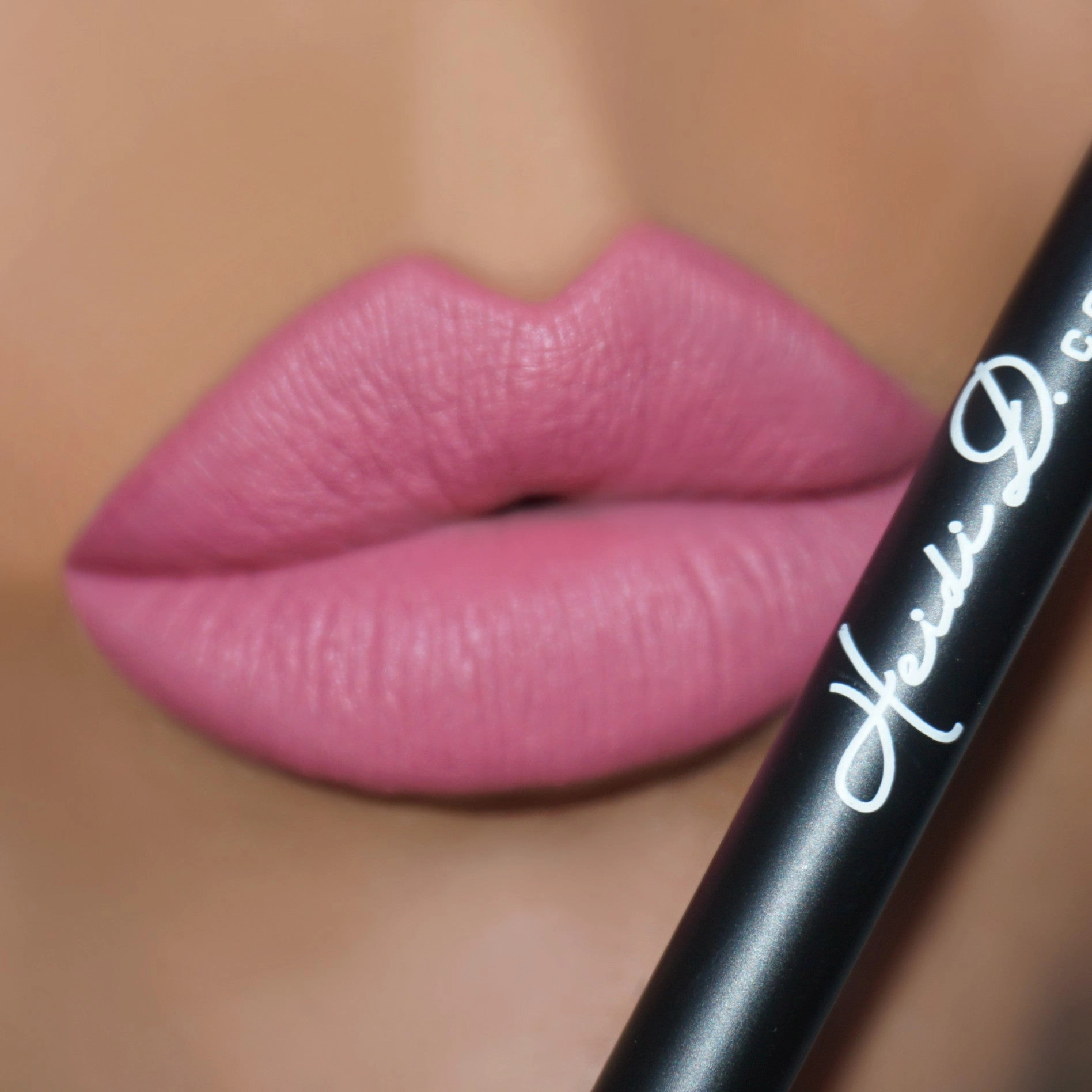 LIP LINERS