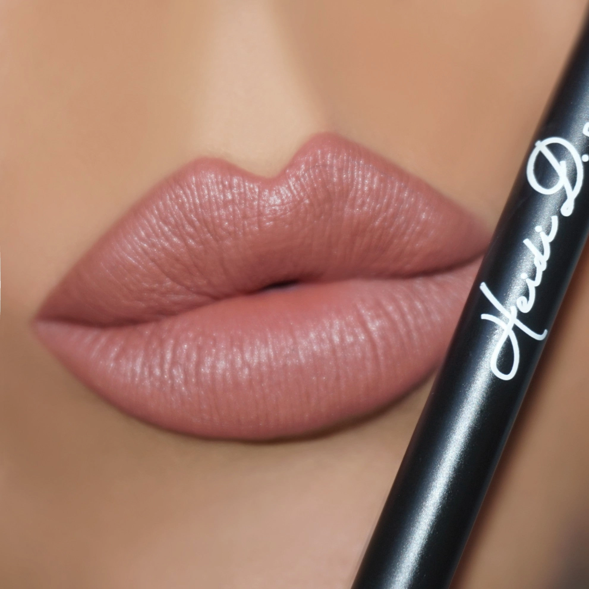 LIP LINERS