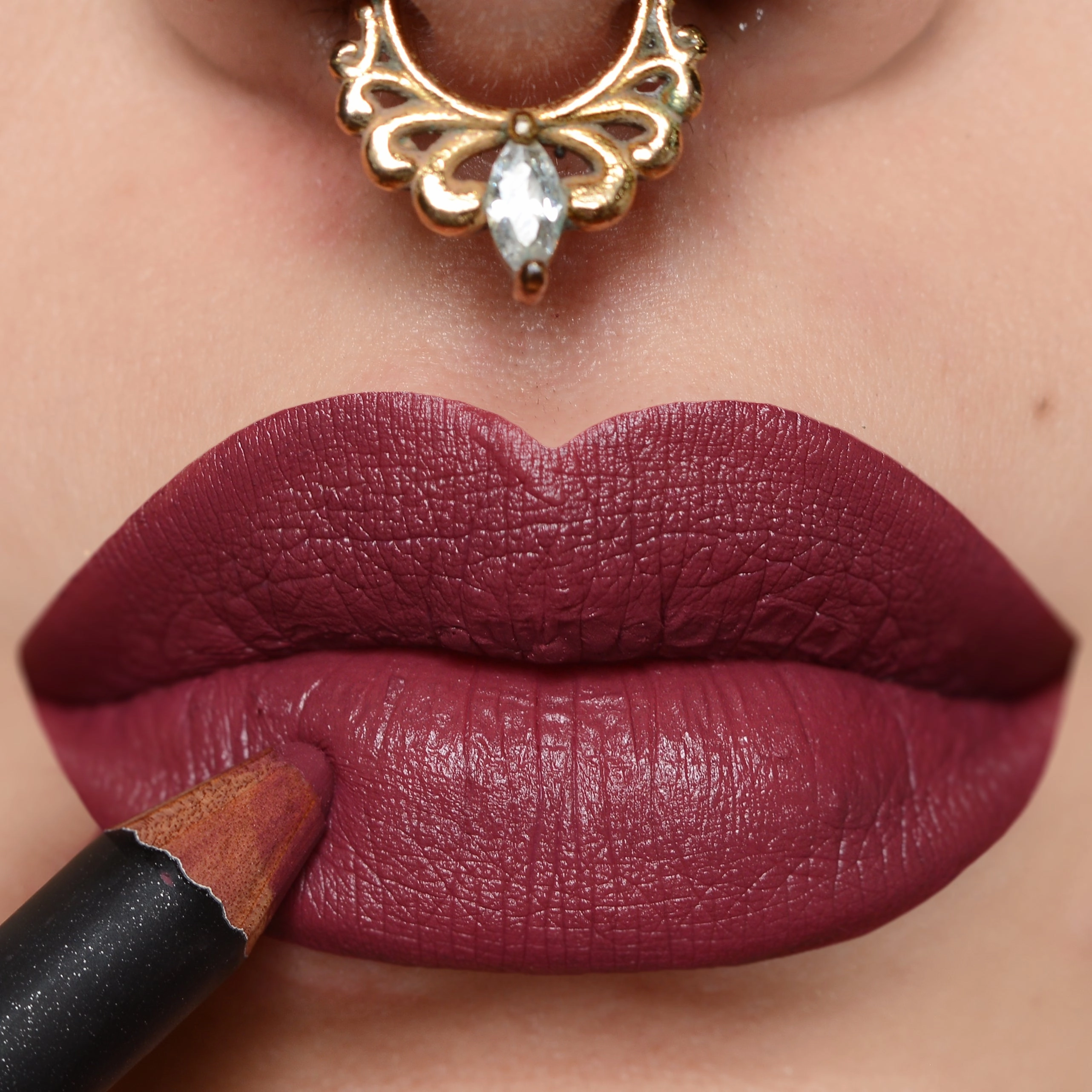 LIP LINERS