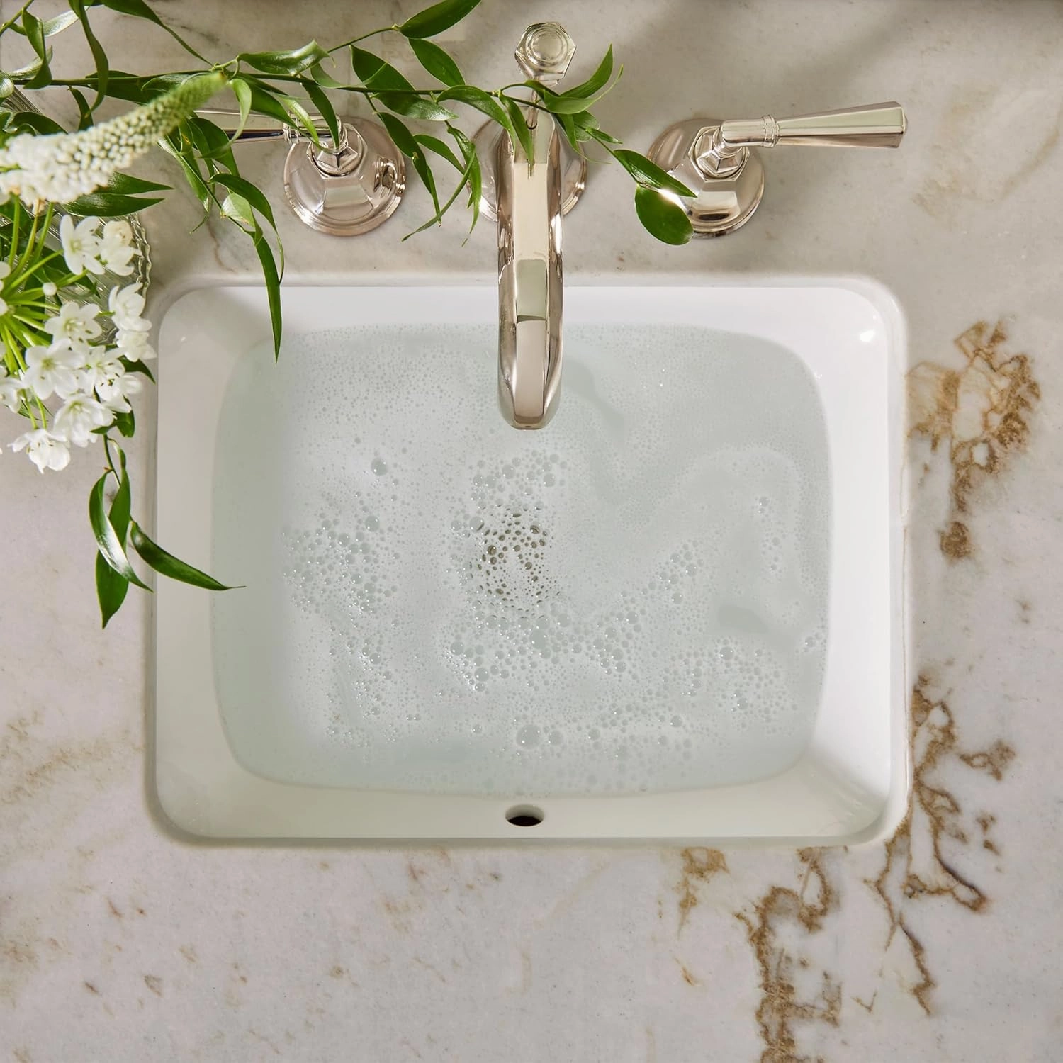 Thymes Lavender Large Hand Wash with Pump - Hydrating Liquid Hand Soap with Calming Lavender Scent (15 fl oz)